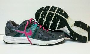Women's Size 10 Nike Dart 10
